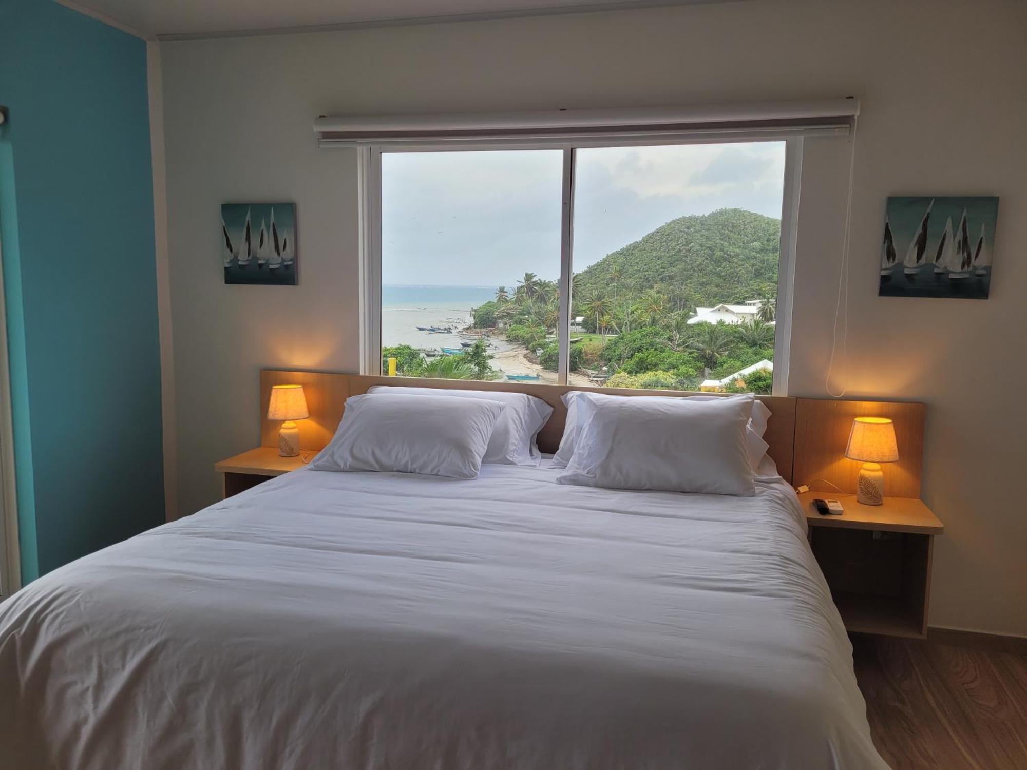 321 Surprise Beach House And Glamping Archibolds Номер фото